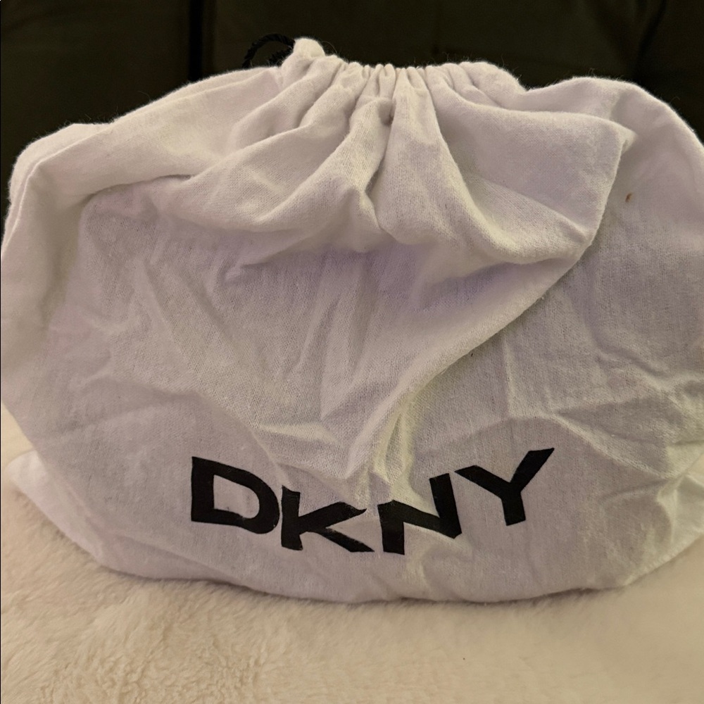 VINTAGE DKNY AMAZINGLY SOFT LEATHER CROSSBODY PURSE - Picture 7 of 7
